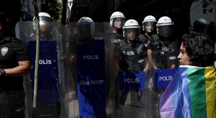 Reprime policía turca marcha del orgullo LGBT en Estambul