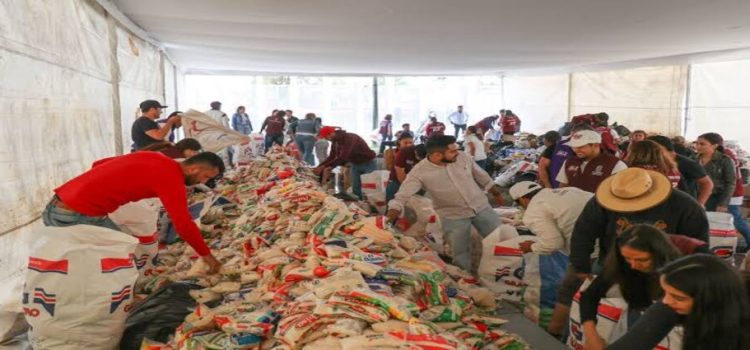 Michoacán envía a Guerrero más de 100 toneladas de víveres para damnificados