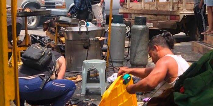 Tras revisión, retiran 5 tanques de gas en tianguis de Morelia