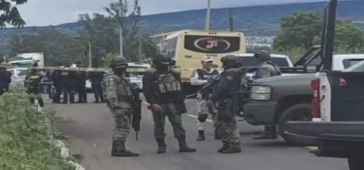 Matan a balazos al chofer de un autobús con todo y pasajeros