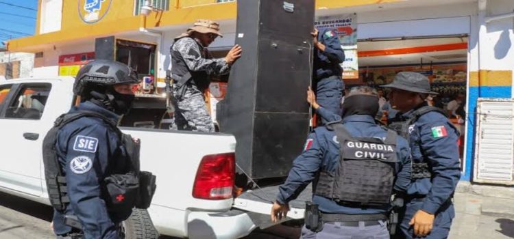 Autoridades federales y estatales aseguran 127 máquinas tragamonedas en 8 cateos