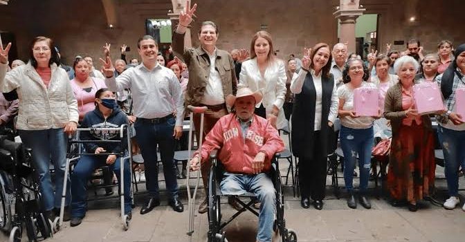 Entrega DIF Morelia 83 prótesis mamarias y auxiliares