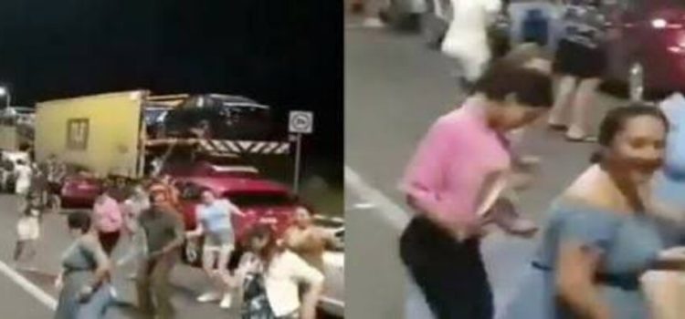 Conductores bailan ‘Payaso de Rodeo’ tras un accidente en Michoacán