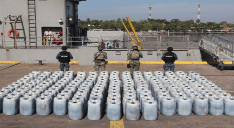 SEMAR agarra a cinco con 8,500 litros de gasolina en Michoacán