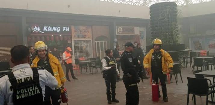 Atiende Policía local incendio en negocio de comida en Plaza Morelia