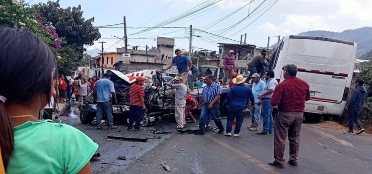 Peregrinos de Michoacán se accidentan en Malinalco: hay cuatro fallecidos y 30 heridos