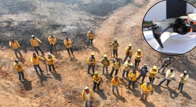 Con drones y helicópteros, brigadistas combaten incendios forestales en Michoacán