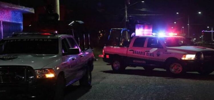 Tres heridos en balacera en palenque clandestino en Michoacán