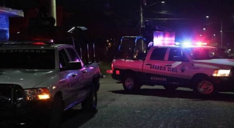 Tres heridos en balacera en palenque clandestino en Michoacán