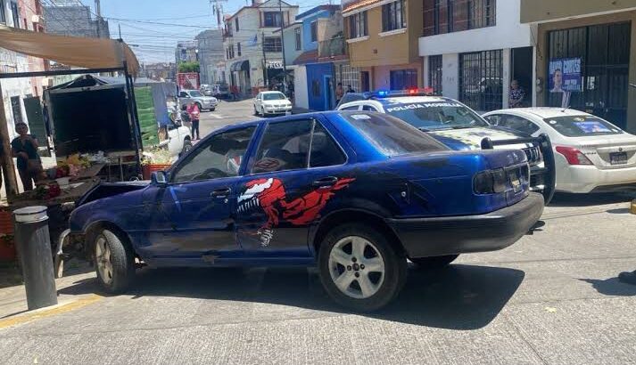 Ladrón roba auto y choca, en Morelia