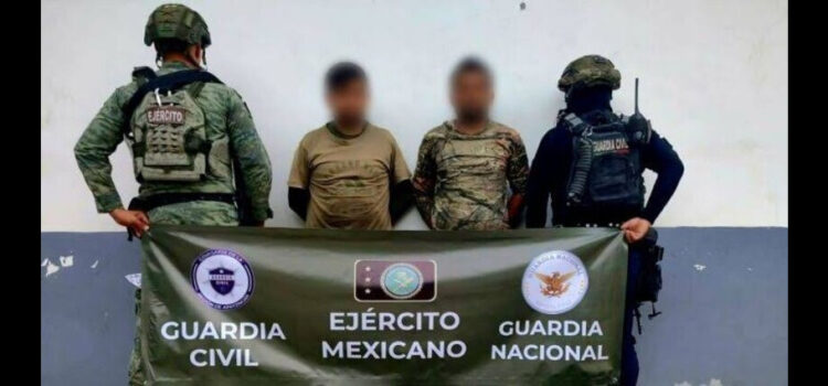 Detienen a dos colombianos con armas de alto calibre en Michoacán