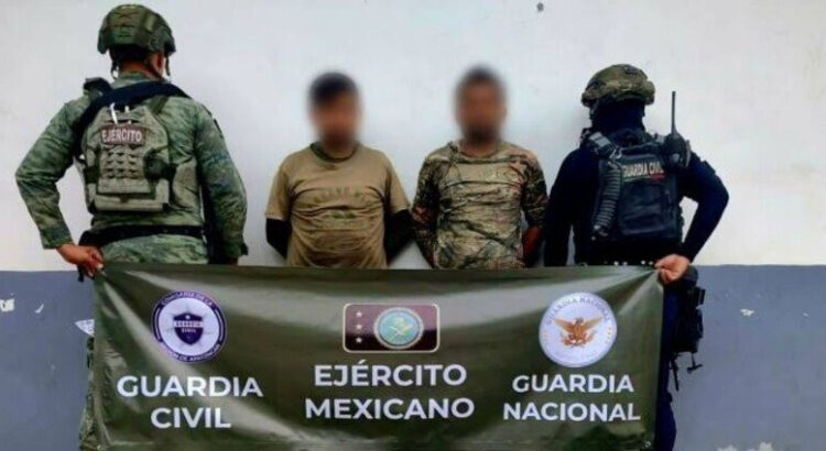 Detienen a dos colombianos con armas de alto calibre en Michoacán