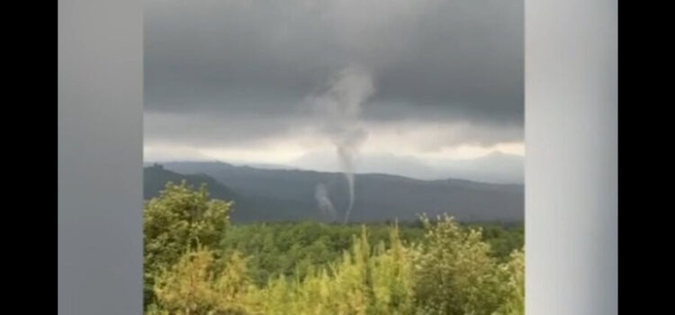 Reportan tornado en las faldas del Volcán Paricutín, en Michoacán