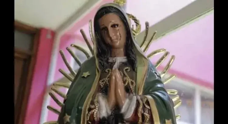 Figura de Virgen de Guadalupe que llora sangre conmueve a morelianos