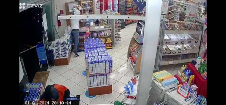 Asalto, móvil de balacera en Farmacia Guadalajara; una embarazada herida