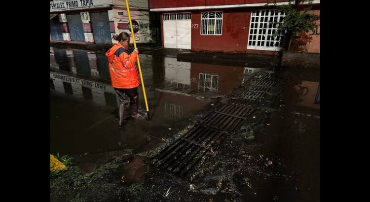 Llama Protección Civil Michoacán a no tirar basura para prevenir inundaciones