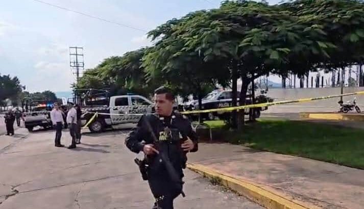 Hombre es asesinado frente a módulo de CFE en Morelia