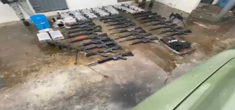 Ejército mexicano decomisa 28 armas largas en Michoacán