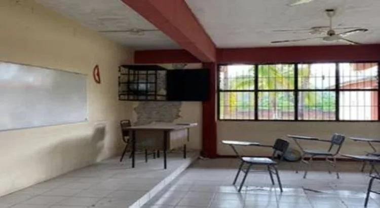 Atiende SEE 10 escuelas con déficit de maestros en Michoacán