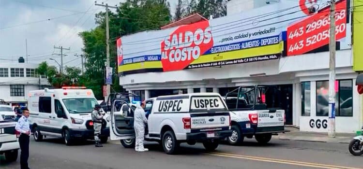 Identifican a joven asesinada en tienda de saldos en Morelia