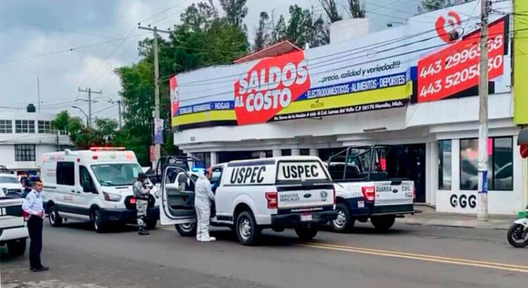 Identifican a joven asesinada en tienda de saldos en Morelia