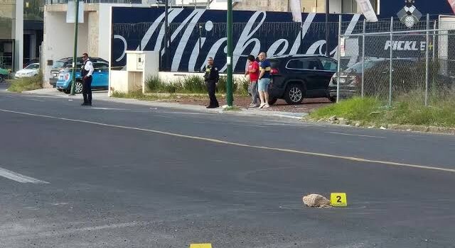 Balean a joven en cancha de fútbol de Morelia