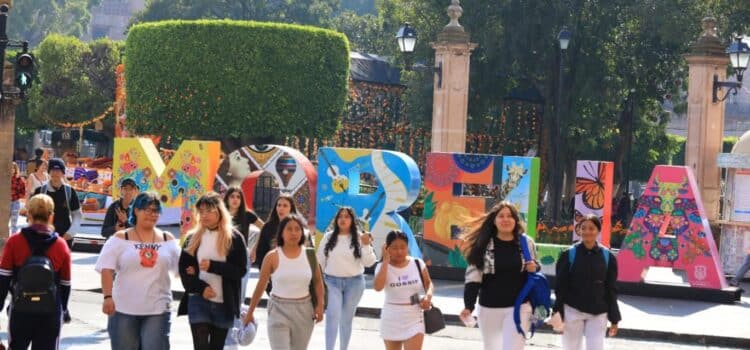 Asiáticos, europeos y americanos disfrutan de los atractivos de Morelia