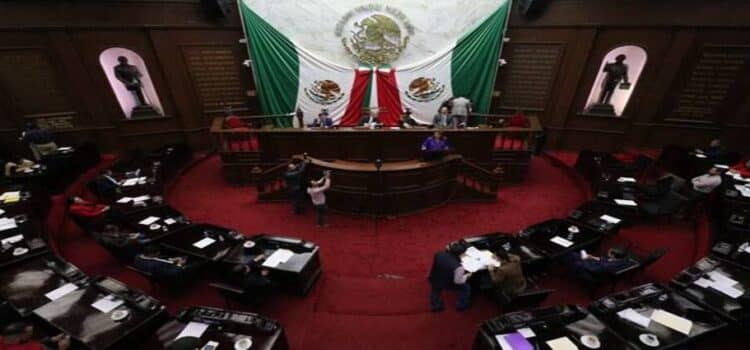 Aprueban reforma para acabar con brecha salarial entre hombres y mujeres en Michoacán