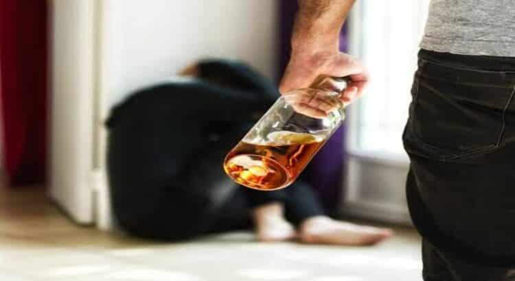 Consumo de alcohol, primera causa de violencia de género en los hogares durante diciembre