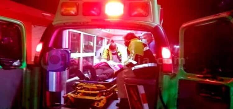 Balas perdidas hieren a una mujer y un menor en Michoacán