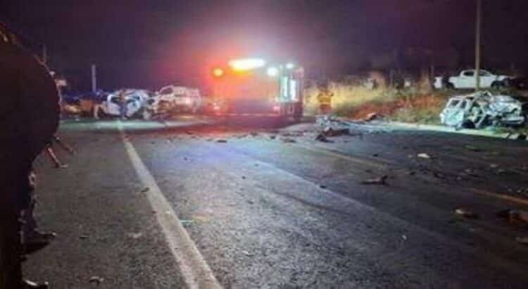 Accidente en carretera de Michoacán deja seis muertos