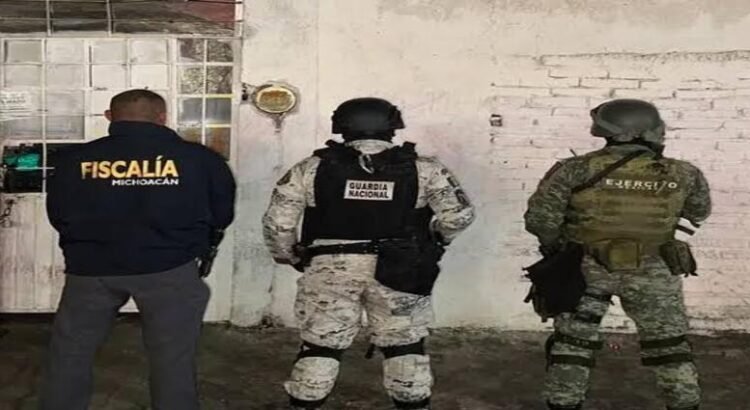 Detienen a siete presuntos criminales con 39 bolsas de metanfetaminas en Michoacán