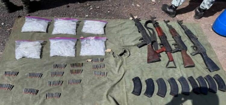 Personal militar decomisa armas y drogas en Quintana Roo y Michoacán Personal militar decomisa armas y drogas en Quintana Roo y Michoacán