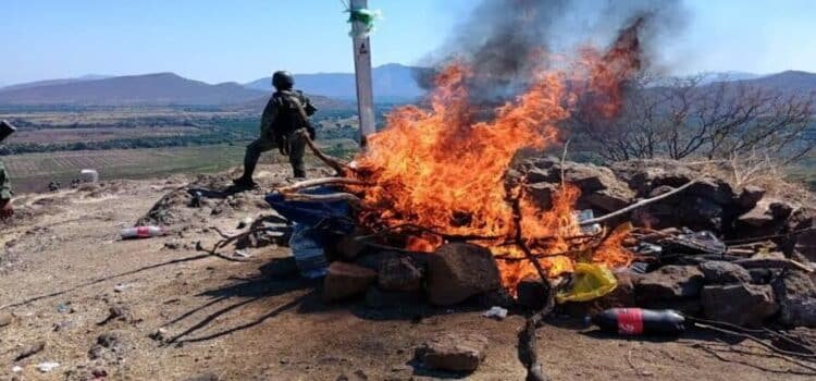 Militares abaten a tres presuntos criminales tras enfrentamiento a tiros en Michoacán