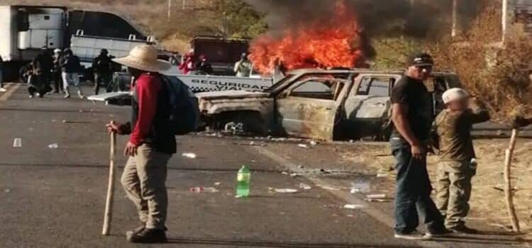 Incendian patrullas por desaparición de dos indígenas en Michoacán