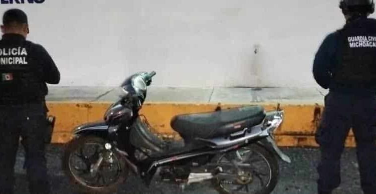 Detiene Policía Morelia a 2 hombres con motocicleta robada
