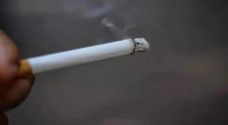 Hasta cinco personas al día fallecen por consumo de tabaco en Michoacán