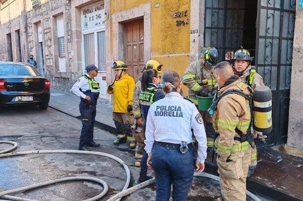 Se registra incendio en una papelería del centro de Morelia