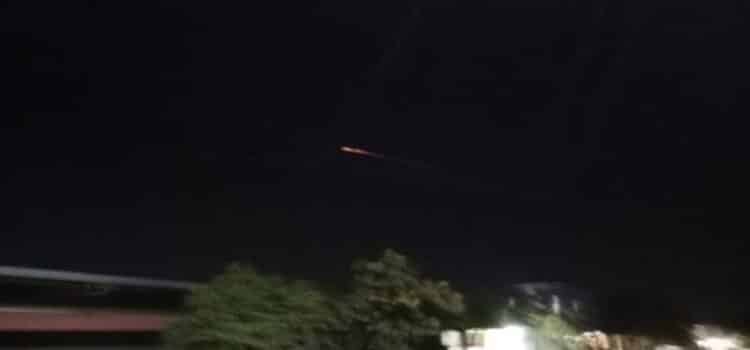 Polémica en Michoacán por luz incandescente que irrumpió en el cielo