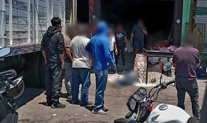 Pistoleros matan a un hombre en la Central de Abastos de Morelia