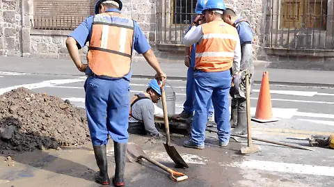 Localizan miles de tomas clandestinas de agua en Morelia
