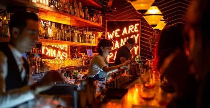 Buscan prohibir música que haga apología del delito en bares de Morelia
