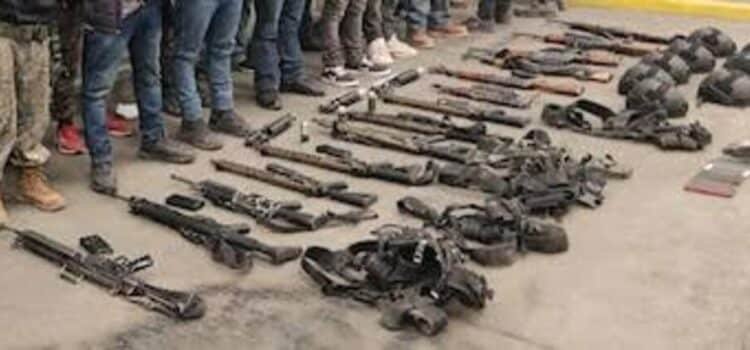 Defensa detiene a 17 sicarios en Zinapécuaro, Michoacán; les incautaron 14 armas largas