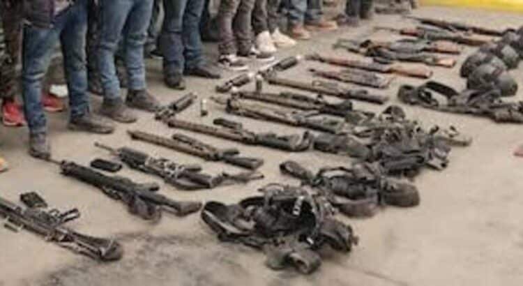 Defensa detiene a 17 sicarios en Zinapécuaro, Michoacán; les incautaron 14 armas largas