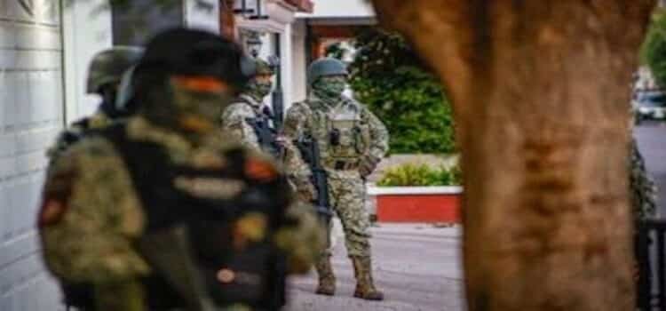 Militares incautan 30 explosivos y detienen a tres personas en Buenavista, Michoacán