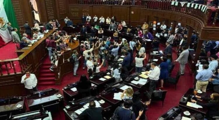 Michoacán aprueba castigar la apología del delito, sin limitar libertad de prensa; ve sanciones