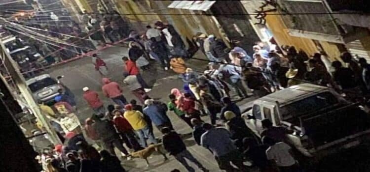 Linchan a presunto homicida en Cherán, Michoacán; fue colgado de un semáforo