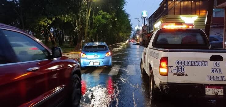 Protección Civil mantiene recorridos tras lluvias de este sábado en Morelia