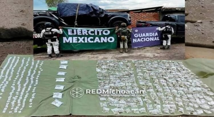 Defensa asegura dos camionetas y mil 750 dosis de droga en Michoacán