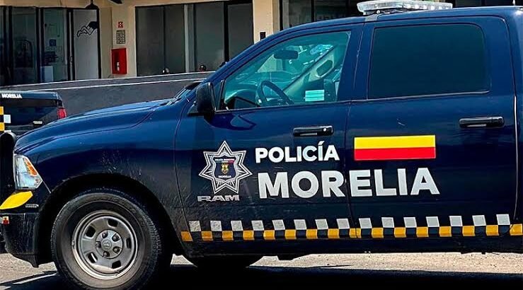 A mano armada, asaltan a cuentahabiente que recién salía de banco, en Morelia